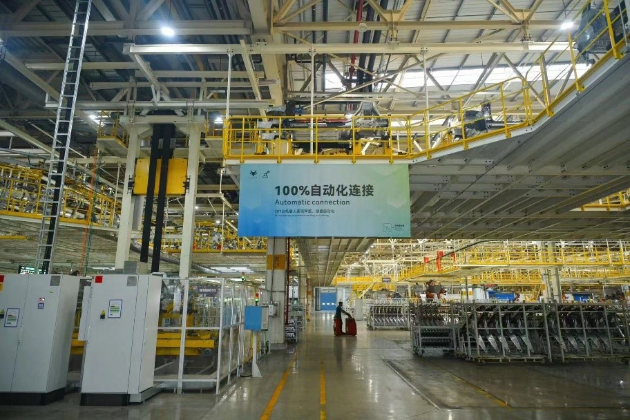 走进北汽蓝谷极狐麦格纳工厂,探寻极狐品牌驶入快车道背后的秘密